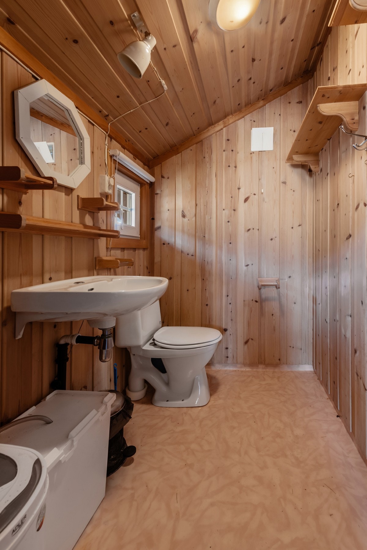 Toalettrommet er tilkoblet privat avløp til septiktank Galleribilde