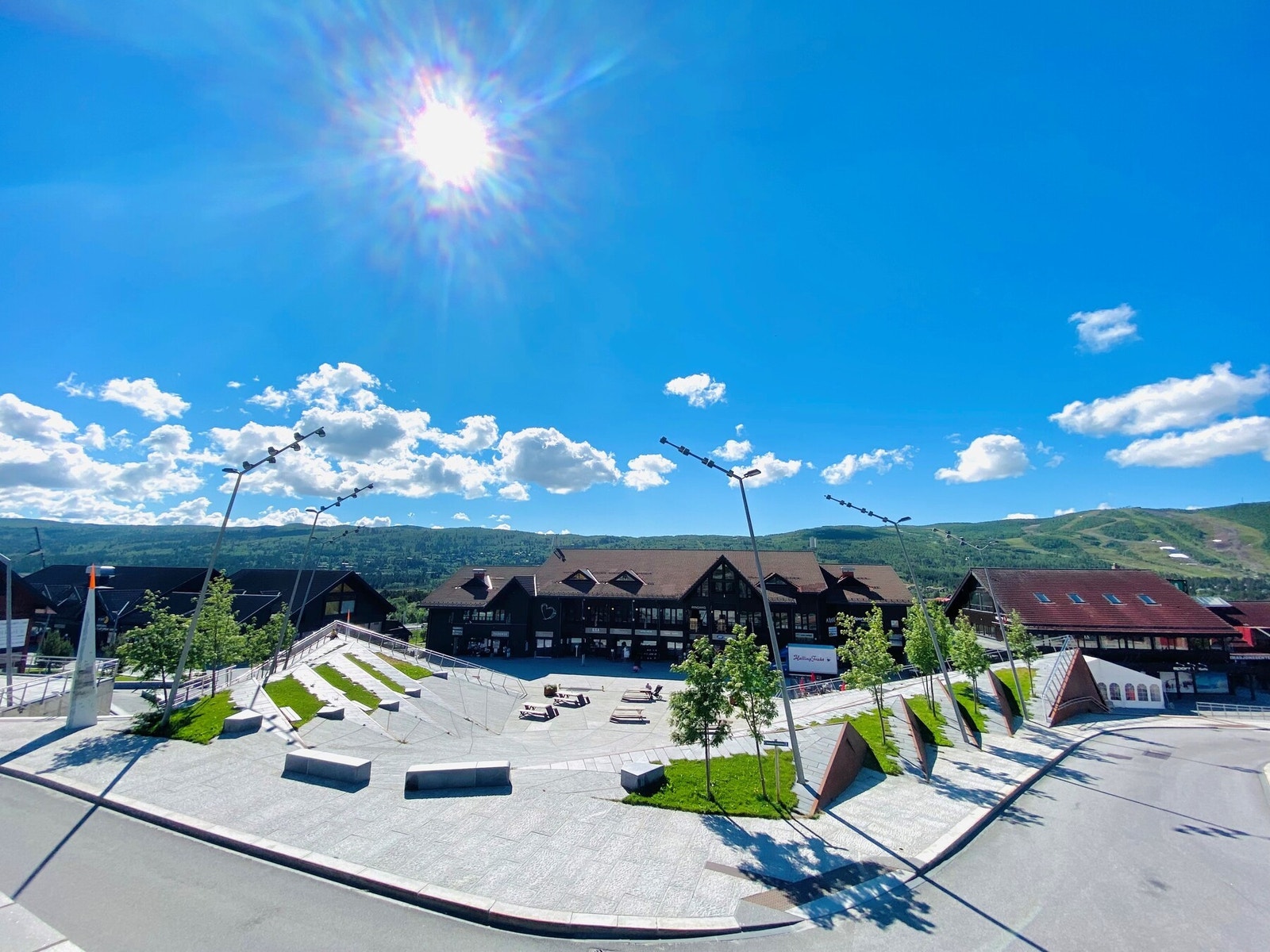 Geilo sentrum har alle servicetilbud du trenger for å nyte livet til fjells Galleribilde