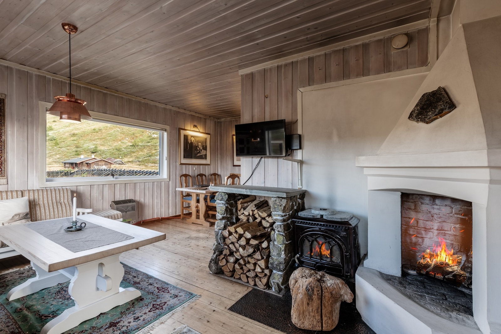 Peisen varmer godt på kalde vinterdager Galleribilde