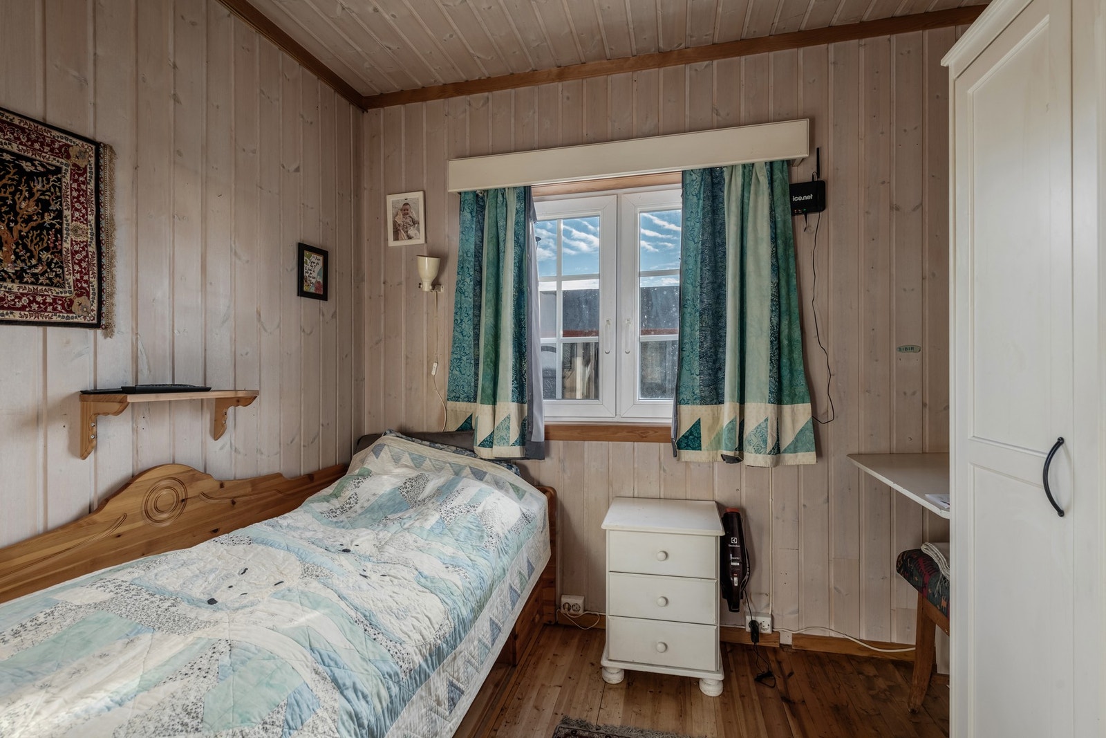 Hytten har to koselige soverom Galleribilde