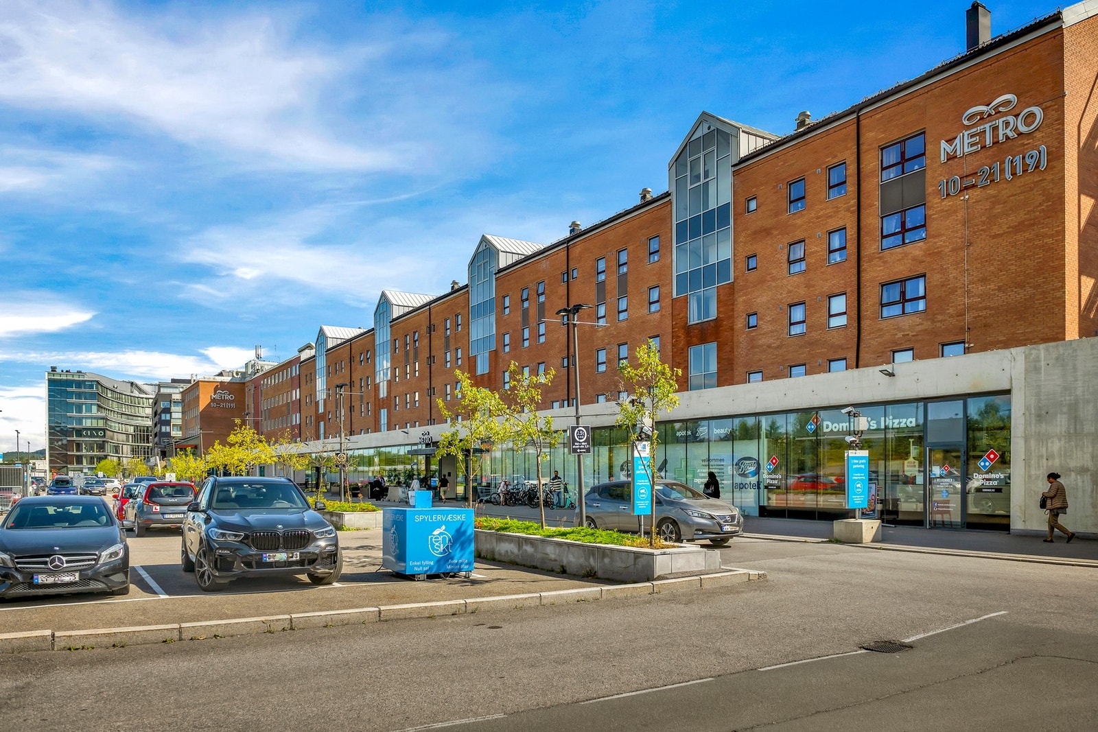 På Metro Senter finnes 100 butikker og det man måtte ha behov for av servicetilbud. Galleribilde