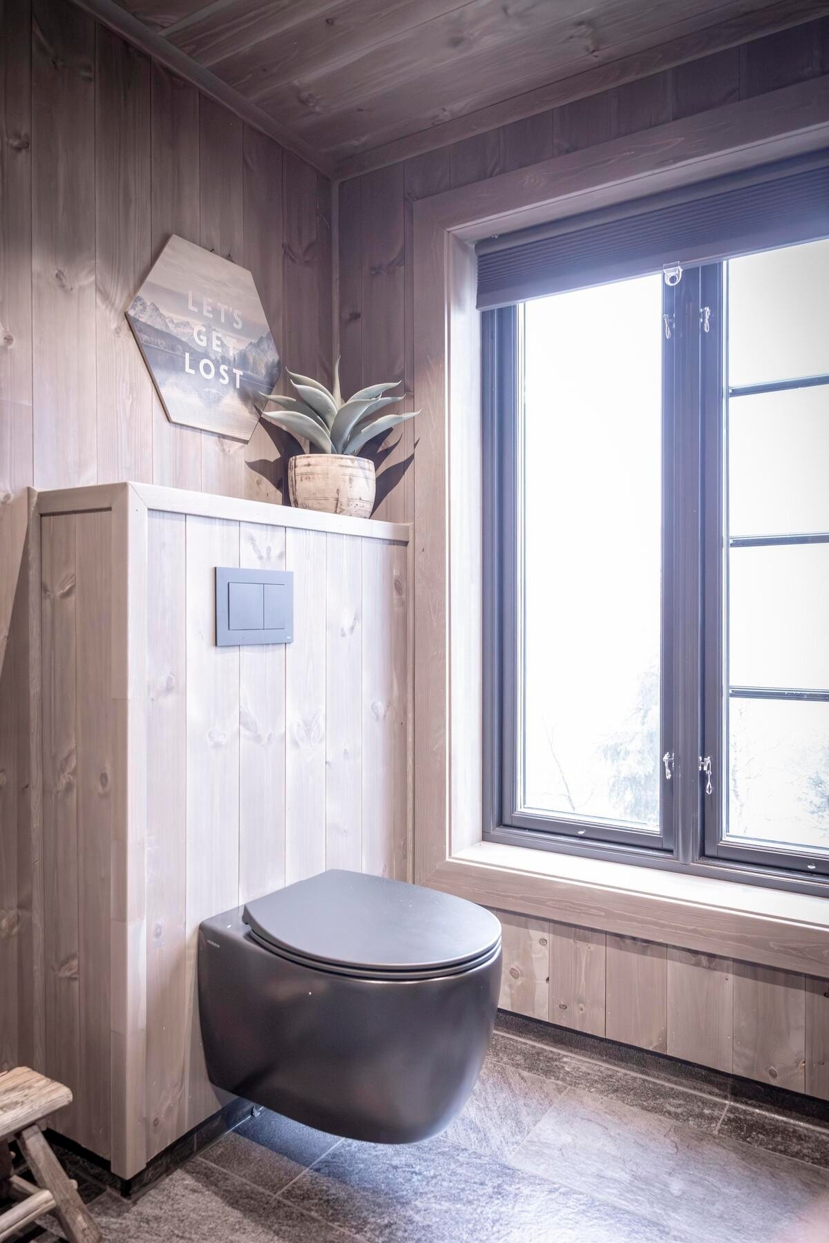 Foto fra bad i en tilsvarende spesialtilpasset hytte. Vegger leveres nå flislagt. Galleribilde