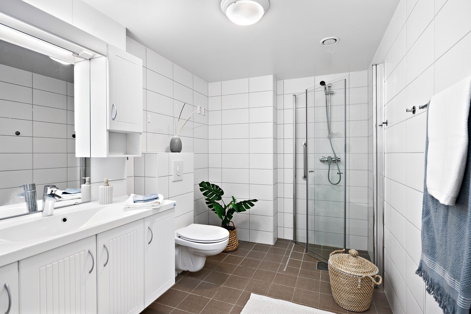 Bad 2 - benyttet av dagens eier som vaskerom og gjestebad. Galleribilde