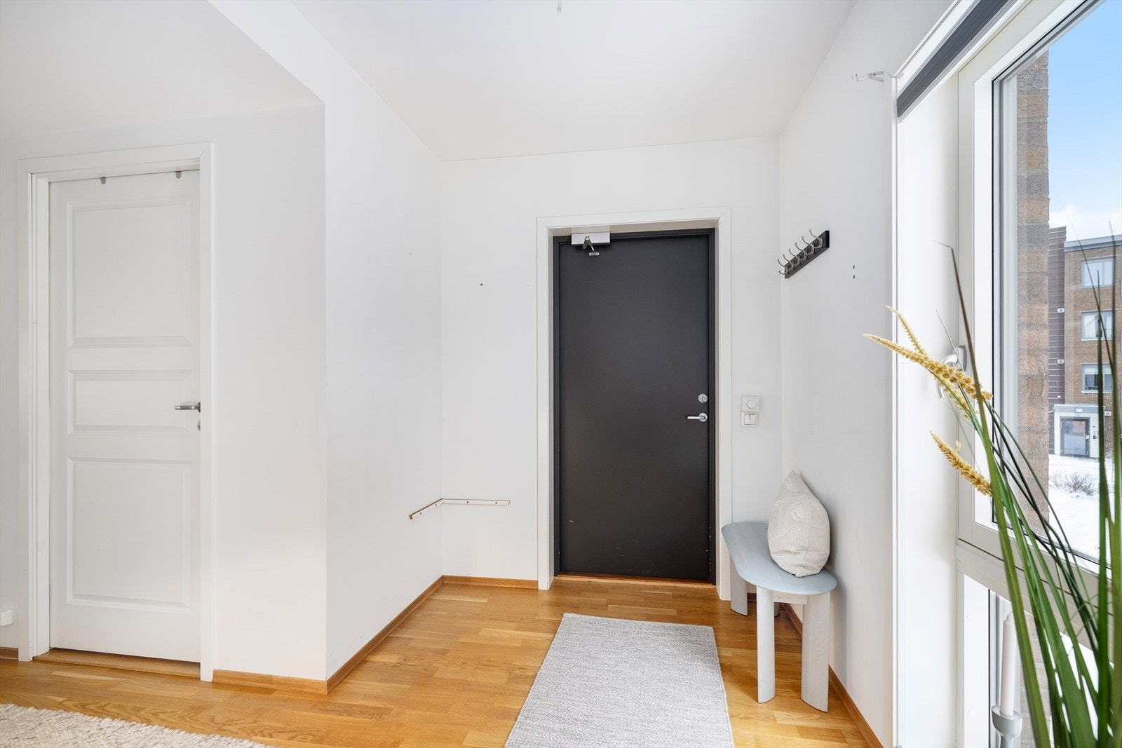 Velkommen inn i en hyggelig og romslig gang! Galleribilde