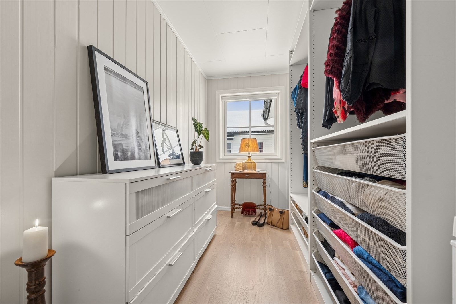 Soverom 3 - dagens eier bruker dette som garderoberom. Passer også fint som barnerom, gjesterom eller kontor. Galleribilde