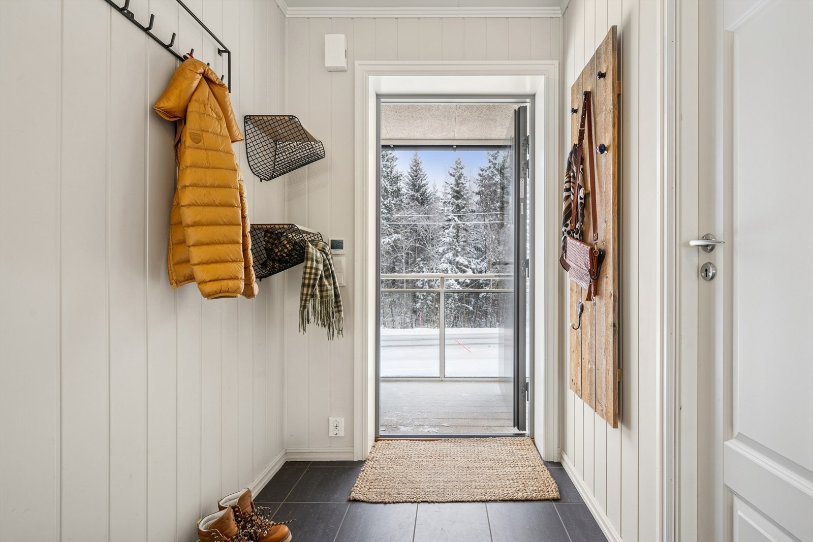 Her bor du med skogen og flotte turområder rett utenfor døren! Galleribilde