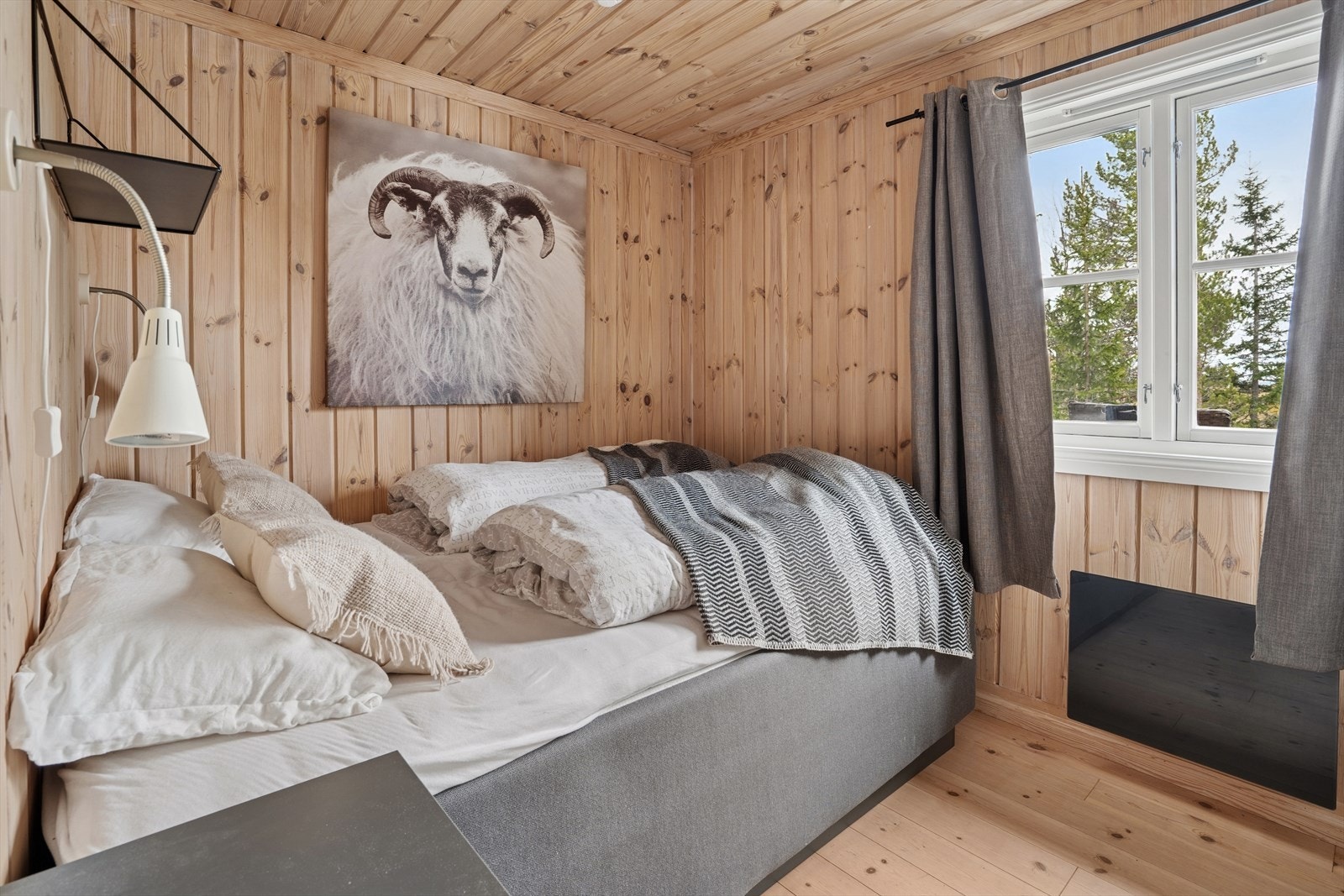 Koselig og komfortabelt soverom er godt å ha etter en lang dag ute med friluftsaktiviteter. Galleribilde