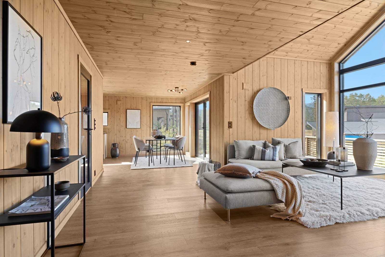 Et lunt og fint rom hvor naturlig lys slipper inn. Galleribilde