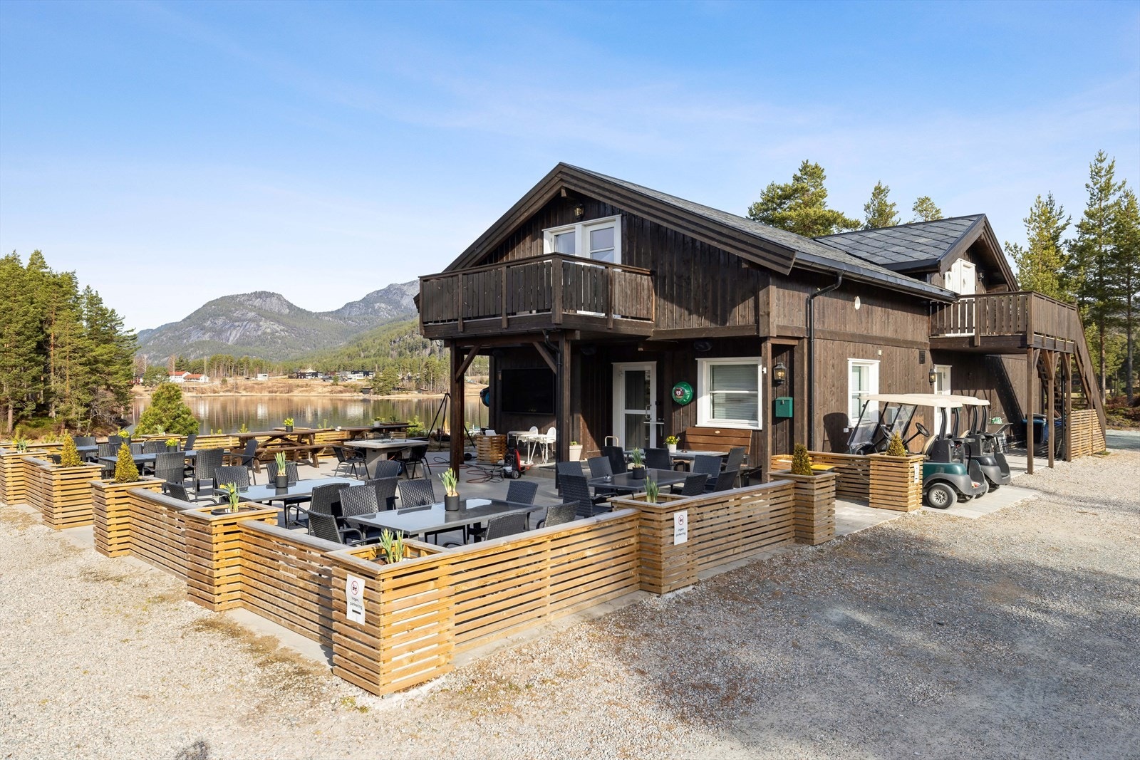 Kafe og butikk med utleie av golfbiler og god servering! Galleribilde