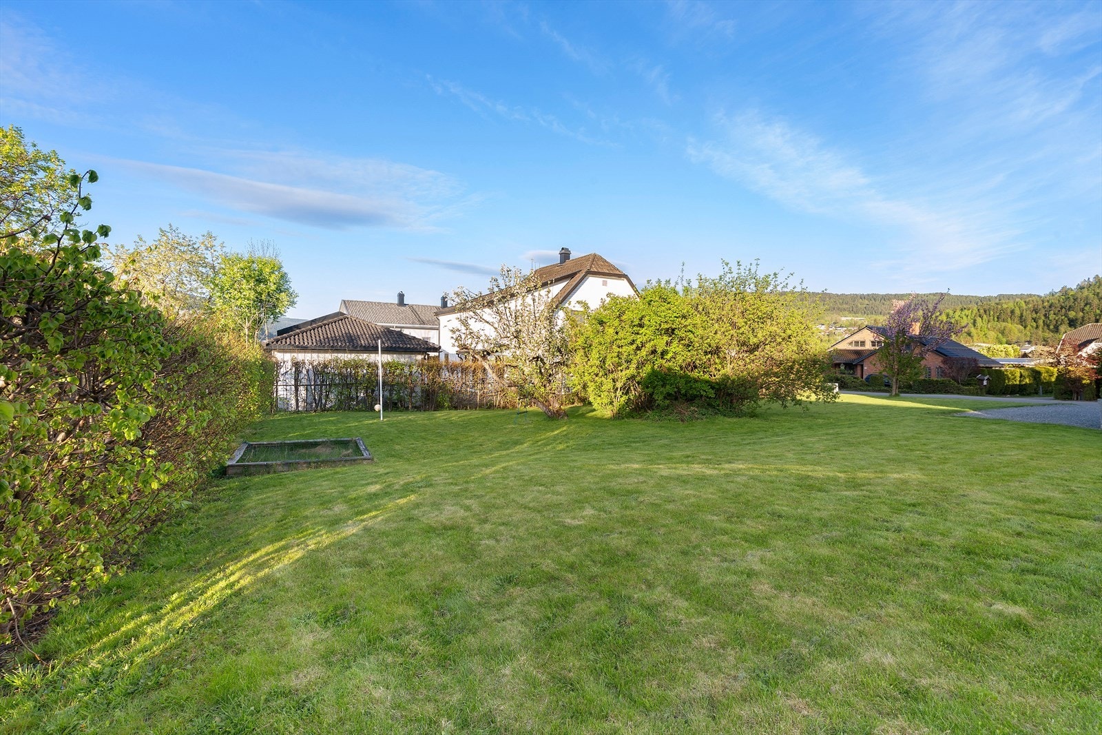 Fradelt boligtomt med mulighet for oppføring av én enebolig eller én enebolig med utleiedel/sekundærleilighet. Galleribilde