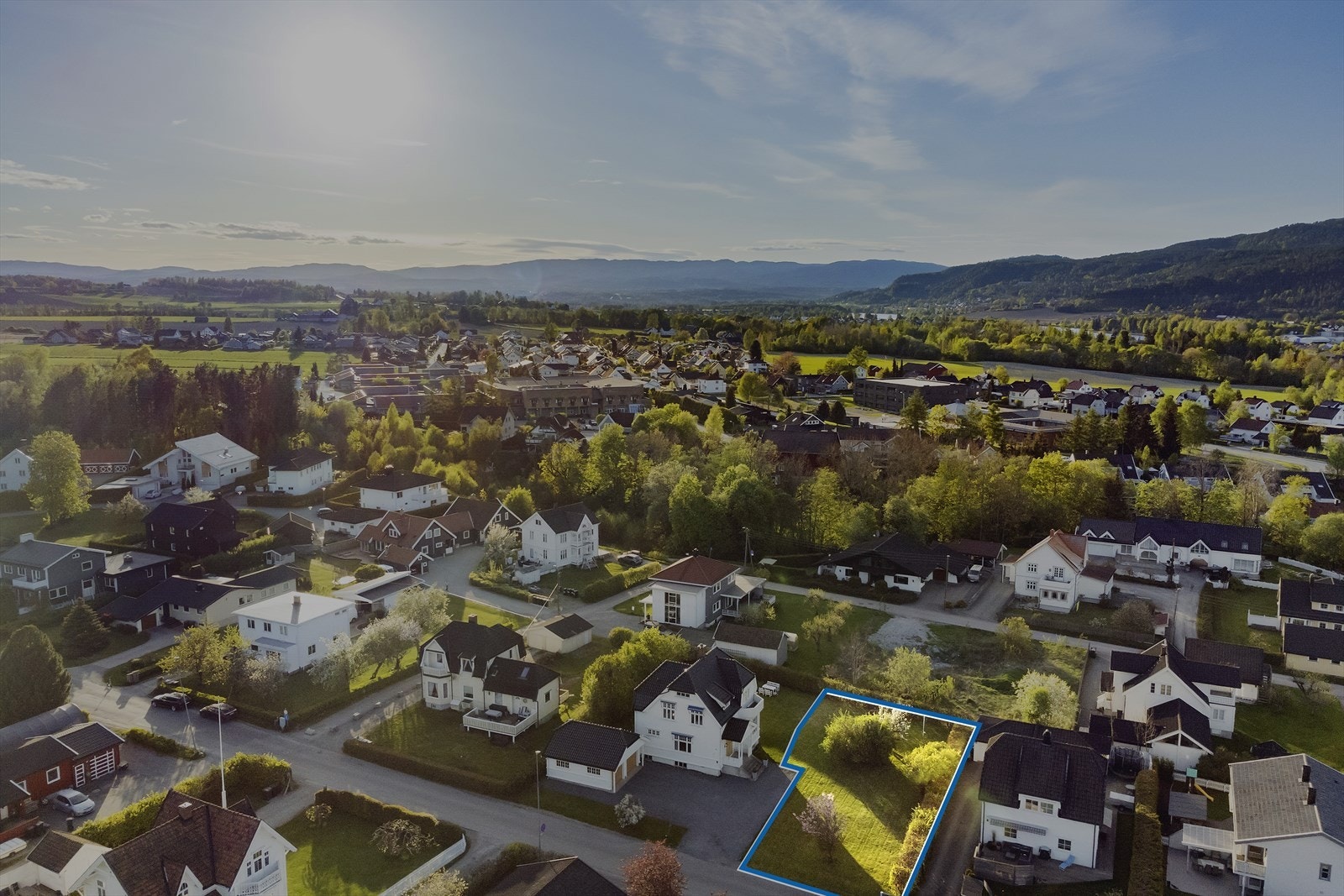 Fradelt eneboligtomt i hyggelig og sentralt nabolag - 35 % BYA Galleribilde
