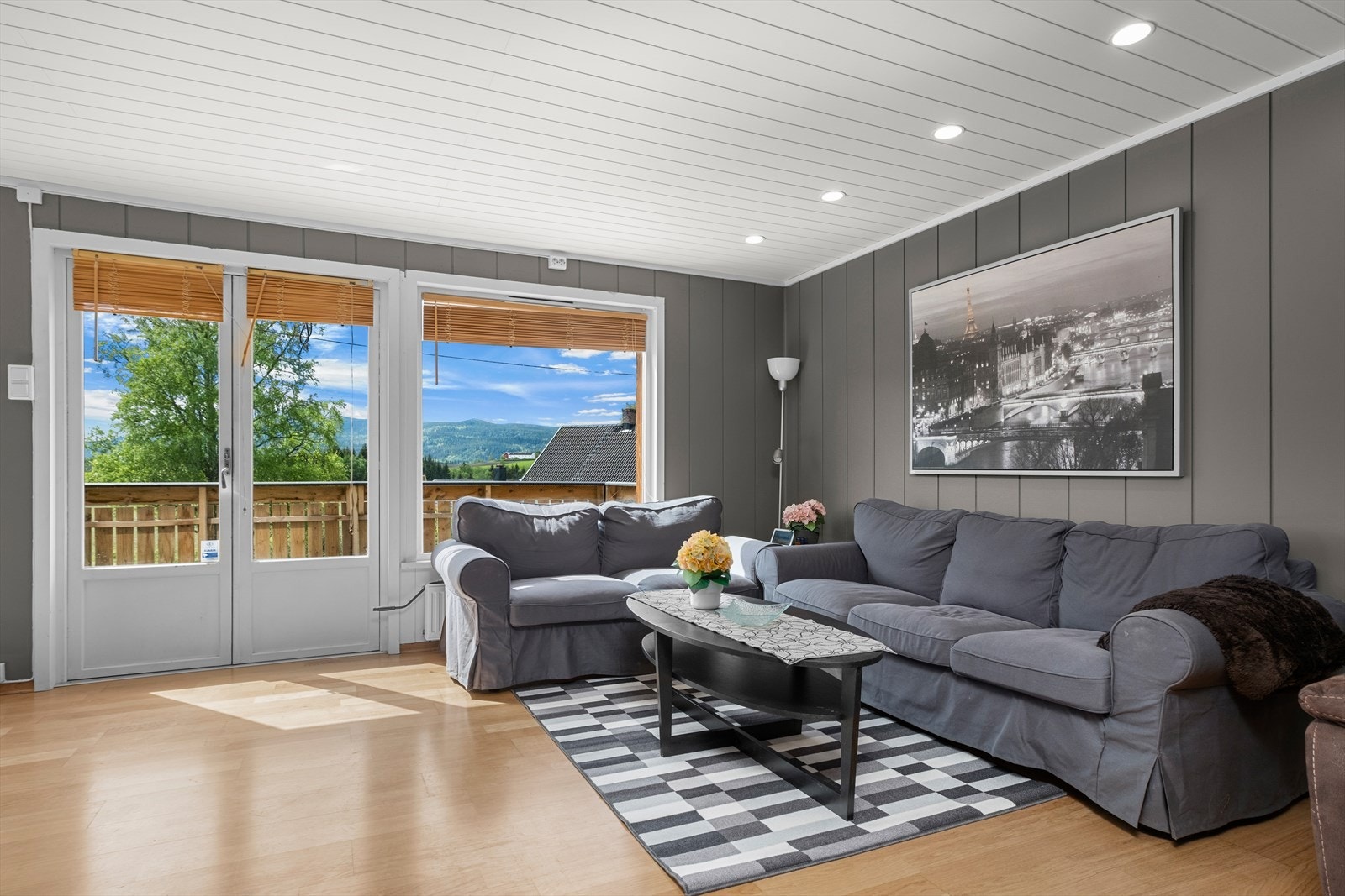 Fra stuen får du direkte adgang til en terrasse på 18m². Galleribilde