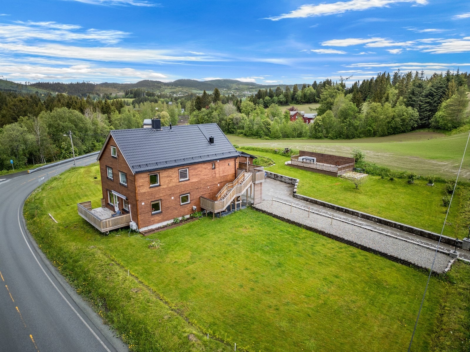 Stor kjeller på 66 m² - god lagring og potensial for videre utnyttelse. Boligen ble nylig koblet på kommunalt avløp. Galleribilde