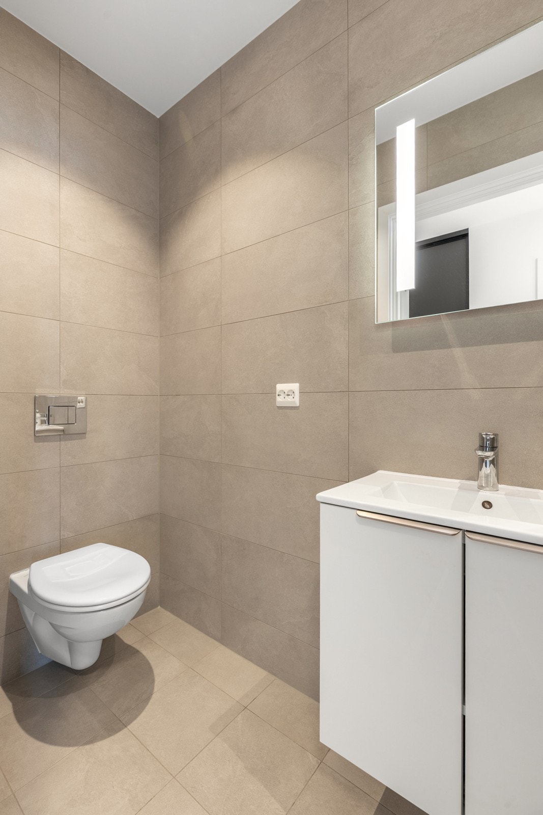 Gjestebad sett mot andre siden Galleribilde