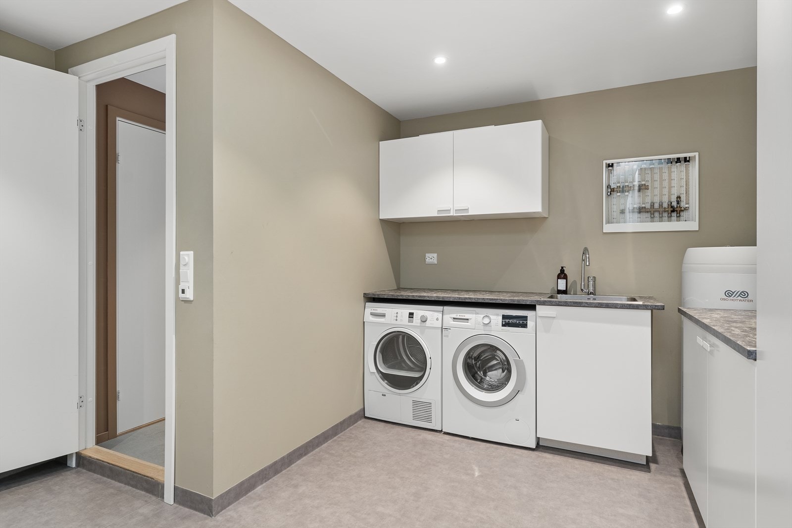 Vaskerom(tidligere hobbyrom) - Nytt rør i rør system i boligen Galleribilde