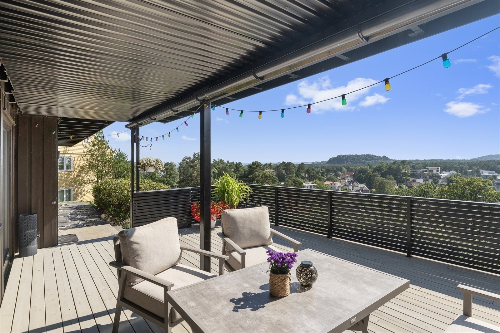 Terrasse i inngangsparti Galleribilde