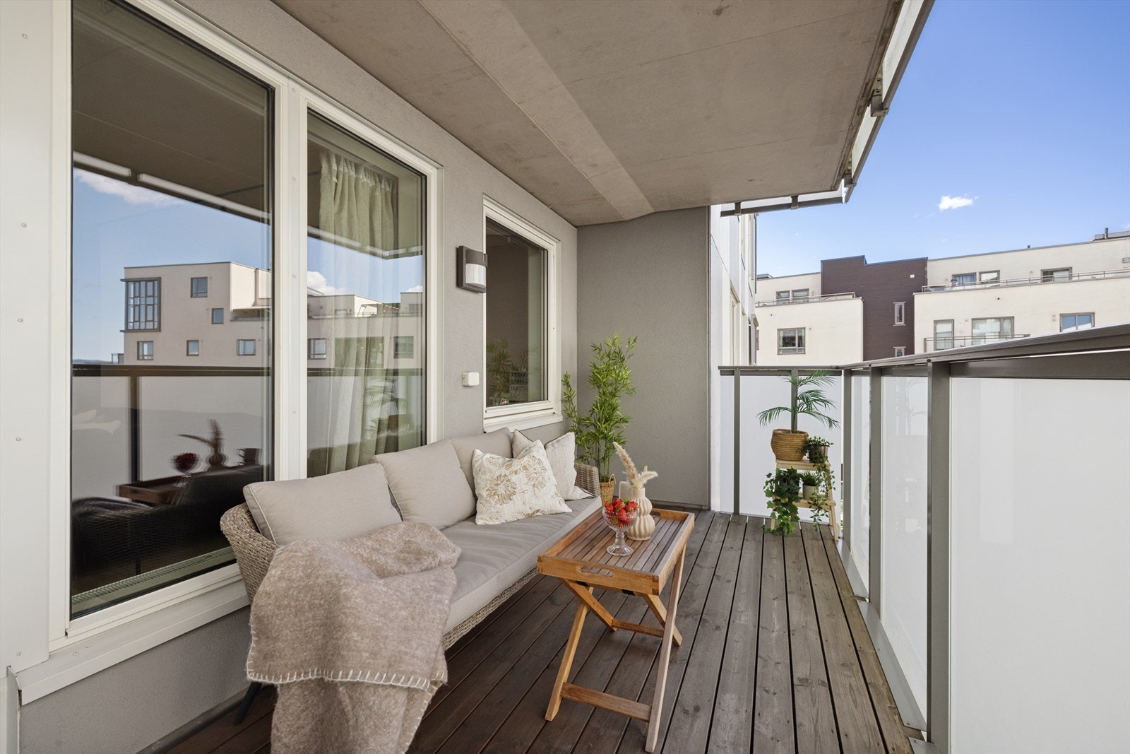 I forlengelse av stuen er balkongen som måler hele 10 m2. Galleribilde