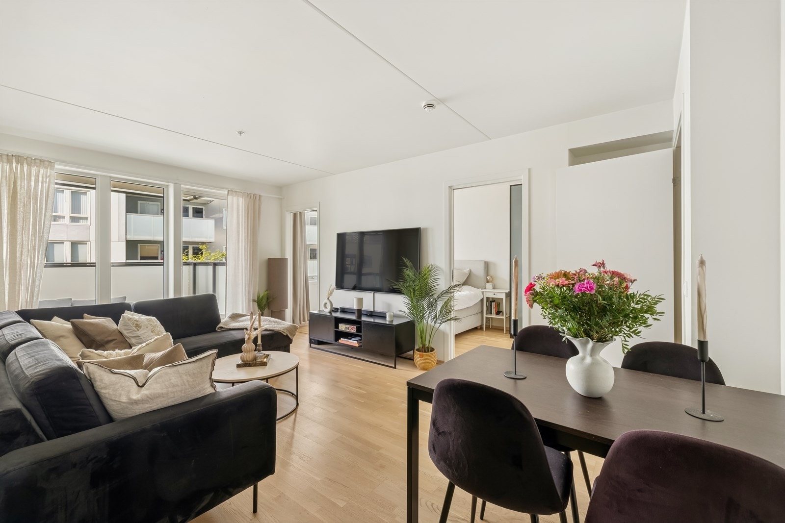 Bygningen stod ferdig i 2017 og bærer en teknisk moderne standard med balansert ventilasjon og vannbåren varme. Galleribilde