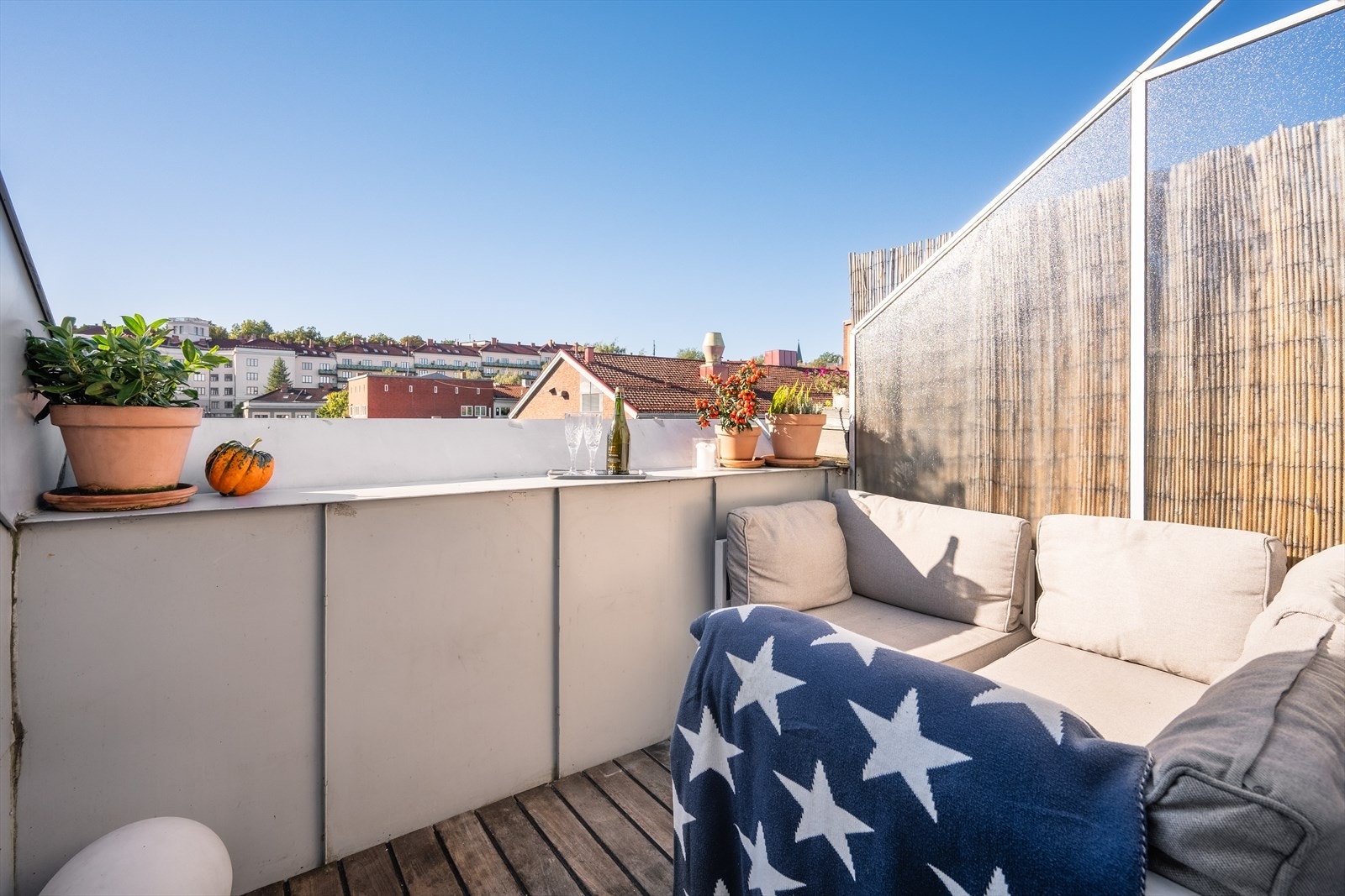 Her får du en solrik, vestvendt takterrasse Galleribilde