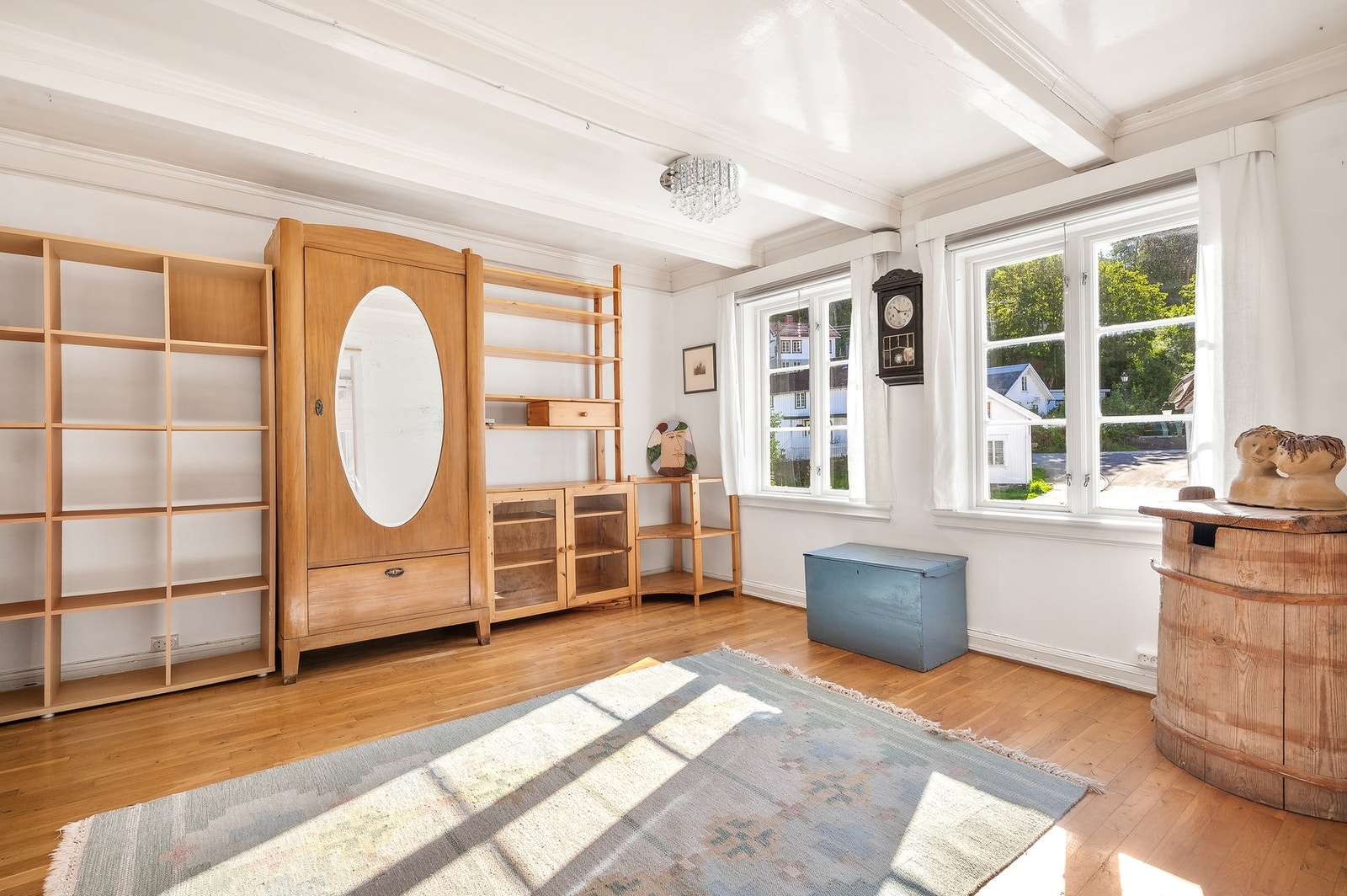 I stuen er det god plass til sittegruppe og tilhørende møblement. Galleribilde