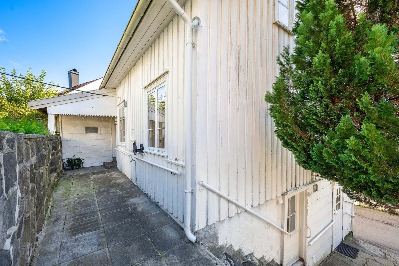 Boligen ligger i øvre del av sentrum, med kort gangavstand til alle byens fasiliteter. Galleribilde