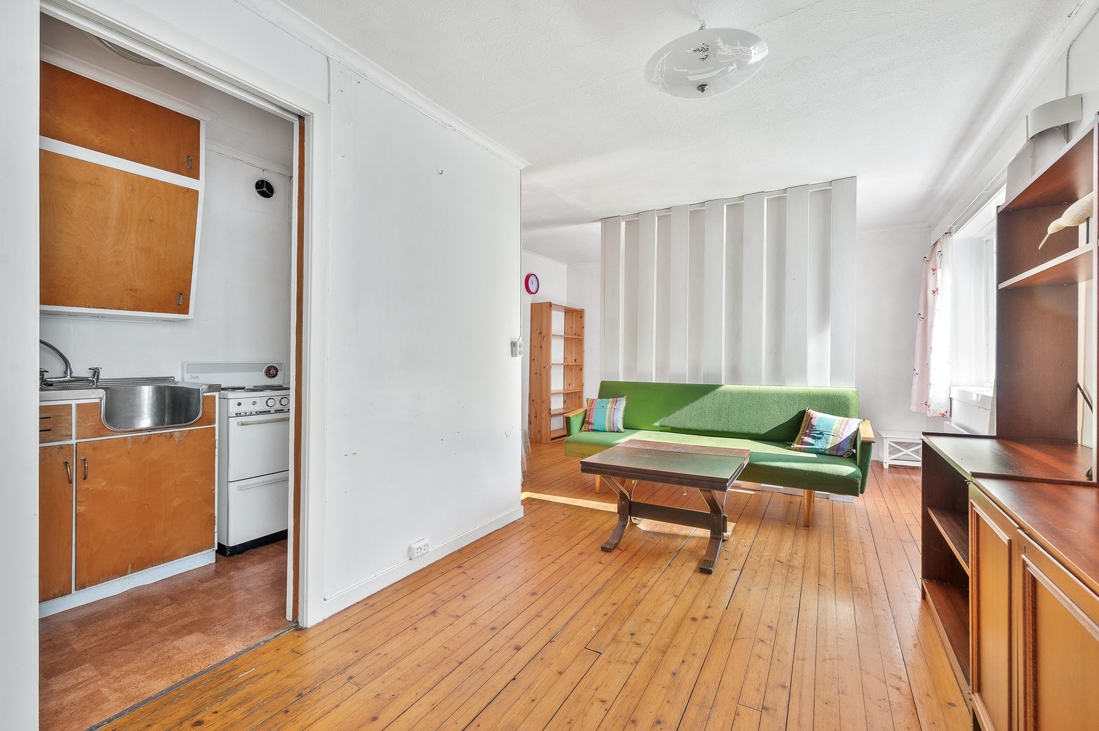 Underetasjen er innredet til leilighet og består av kjøkken, stue, baderom og entrè. Galleribilde