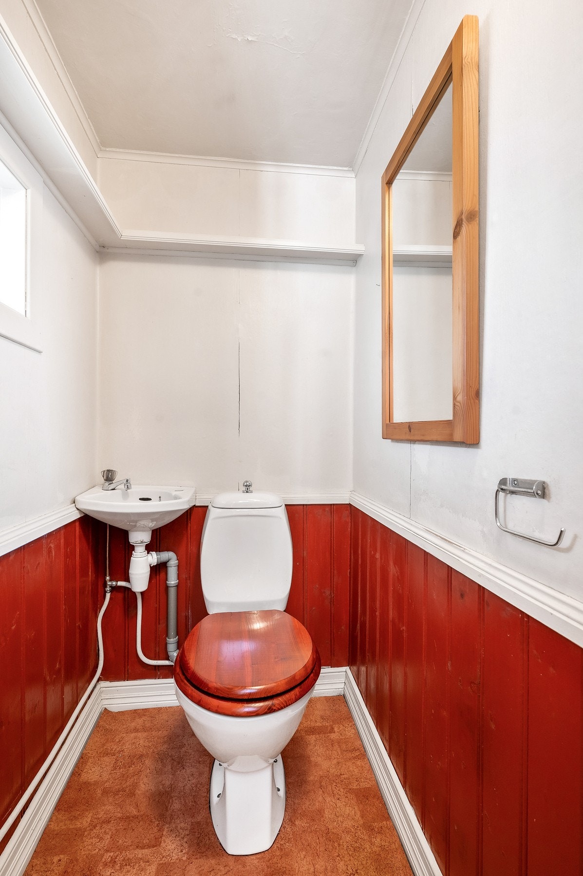 Toalettrom i hovedetasjen. Galleribilde