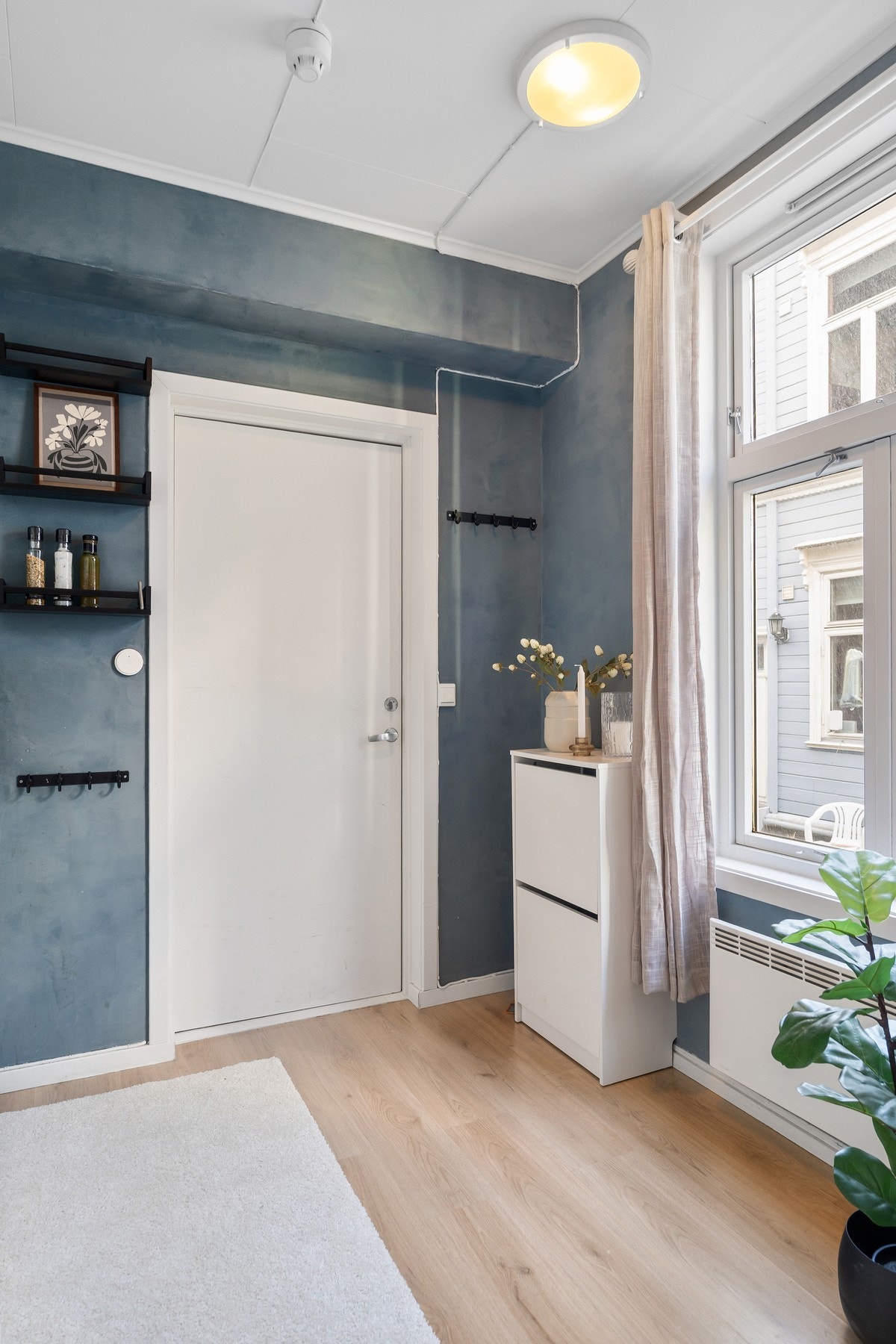 Innbydende entré med hyggelig atmosfære. Velkommen inn! Galleribilde