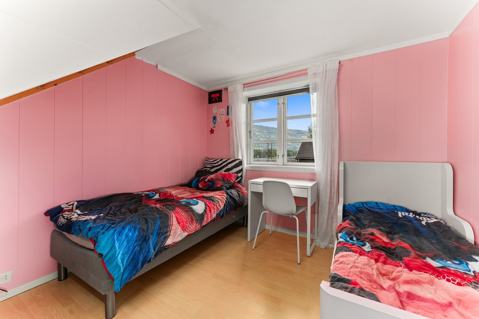 De to øvrige soverommene egner seg godt som barnerom, gjesterom eller hjemmekontor. Galleribilde