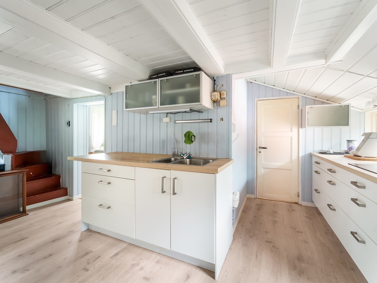 Kjøkken med åpen løsning mot spisestue Galleribilde