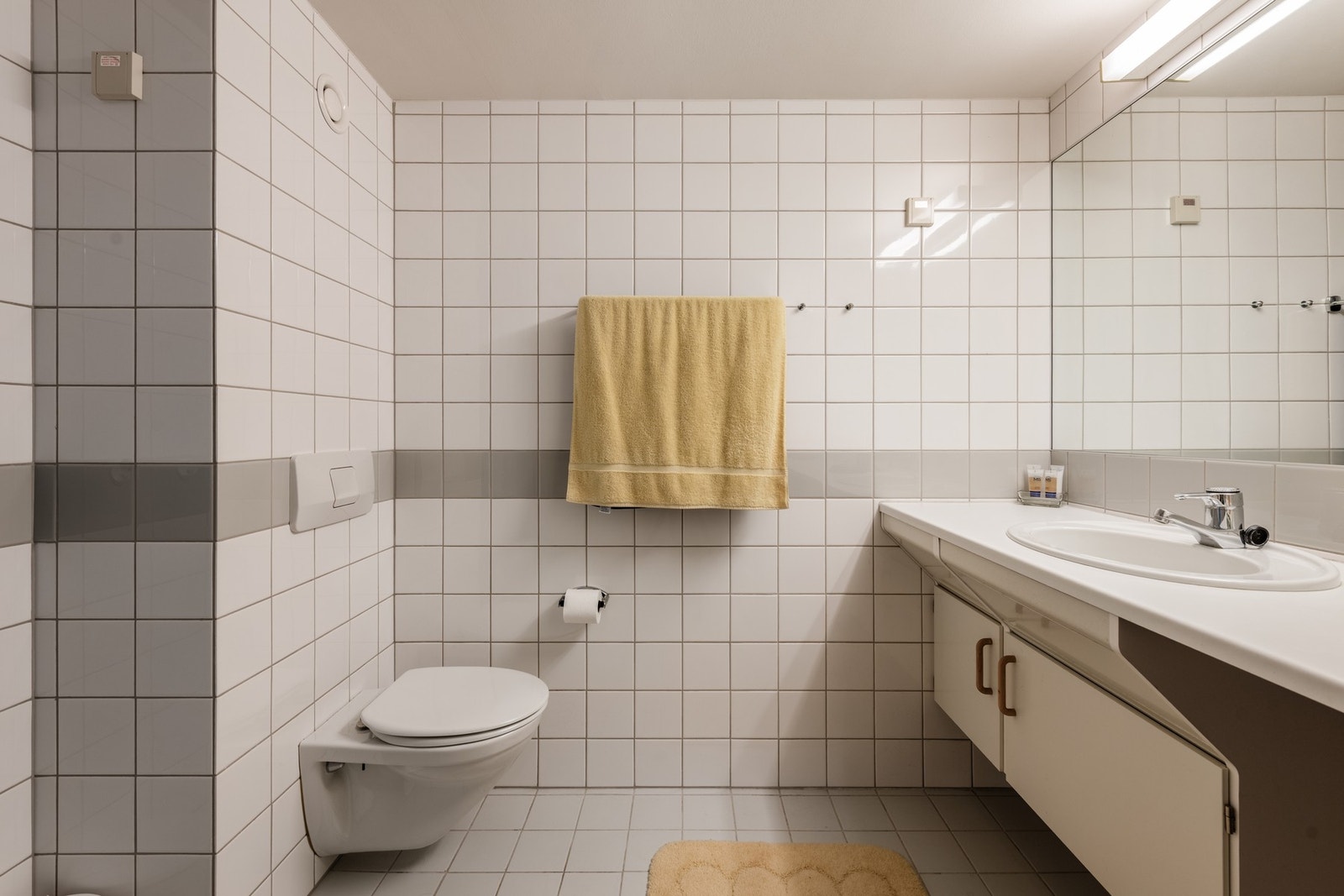 Bader er flislagt med elektriske varmekabler Galleribilde