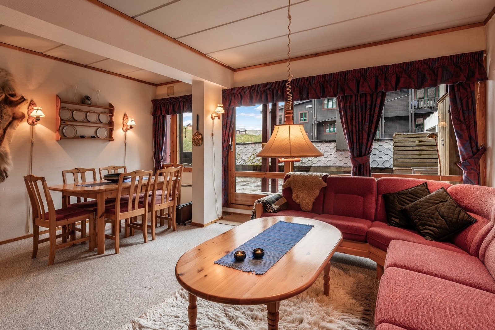 Fra stuen er det utgang til terrasse Galleribilde