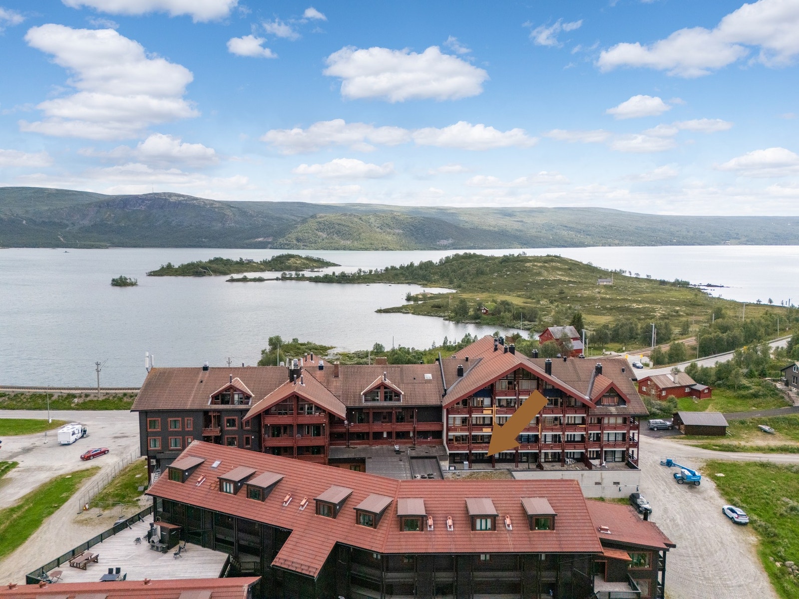 Eiendomsmegler Jannike Seljevoll Herleiksplass ønsker velkommen til Ustaosvegen 283 Galleribilde