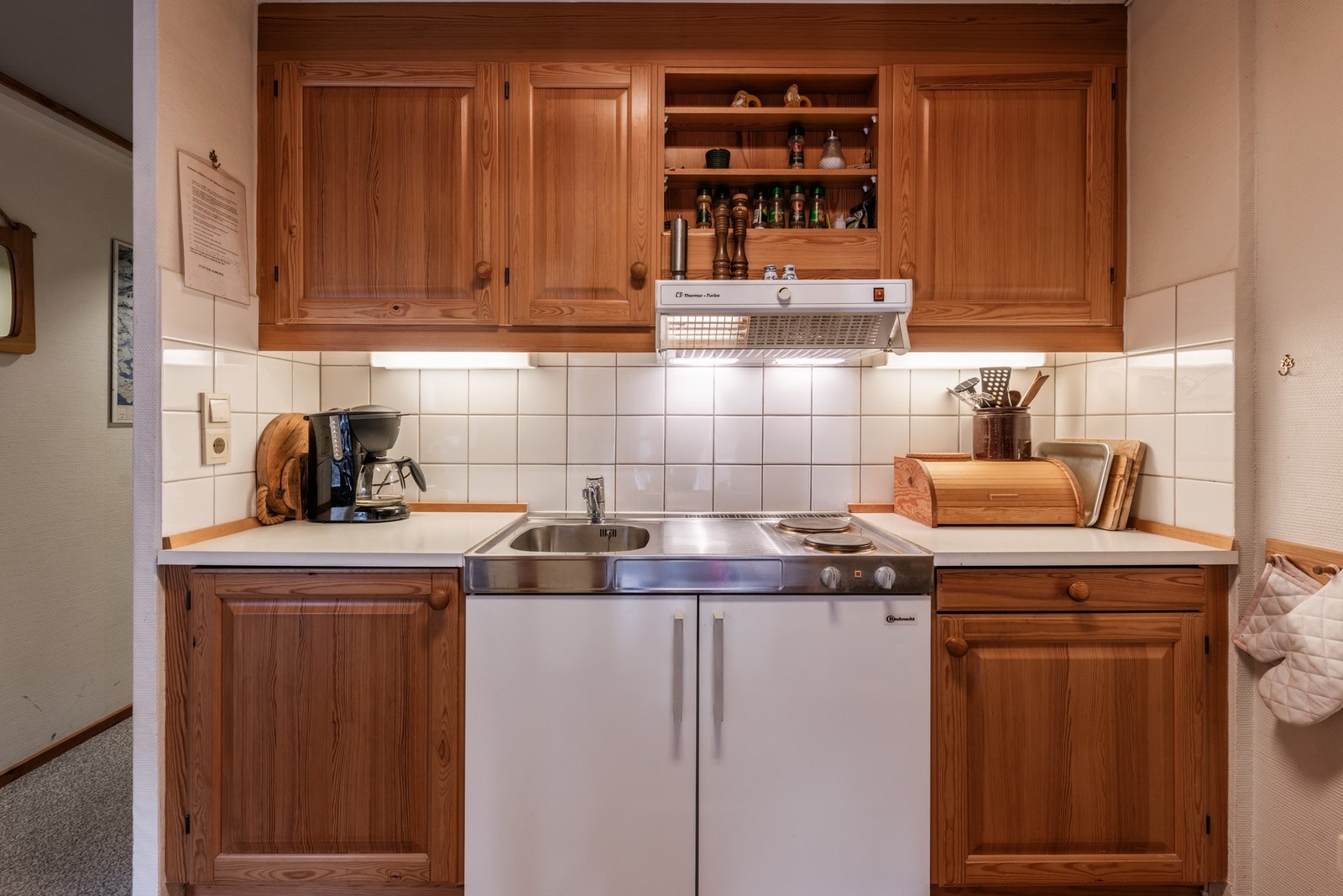 Kjøkken med det man trenger for å trylle frem de lekreste retter Galleribilde