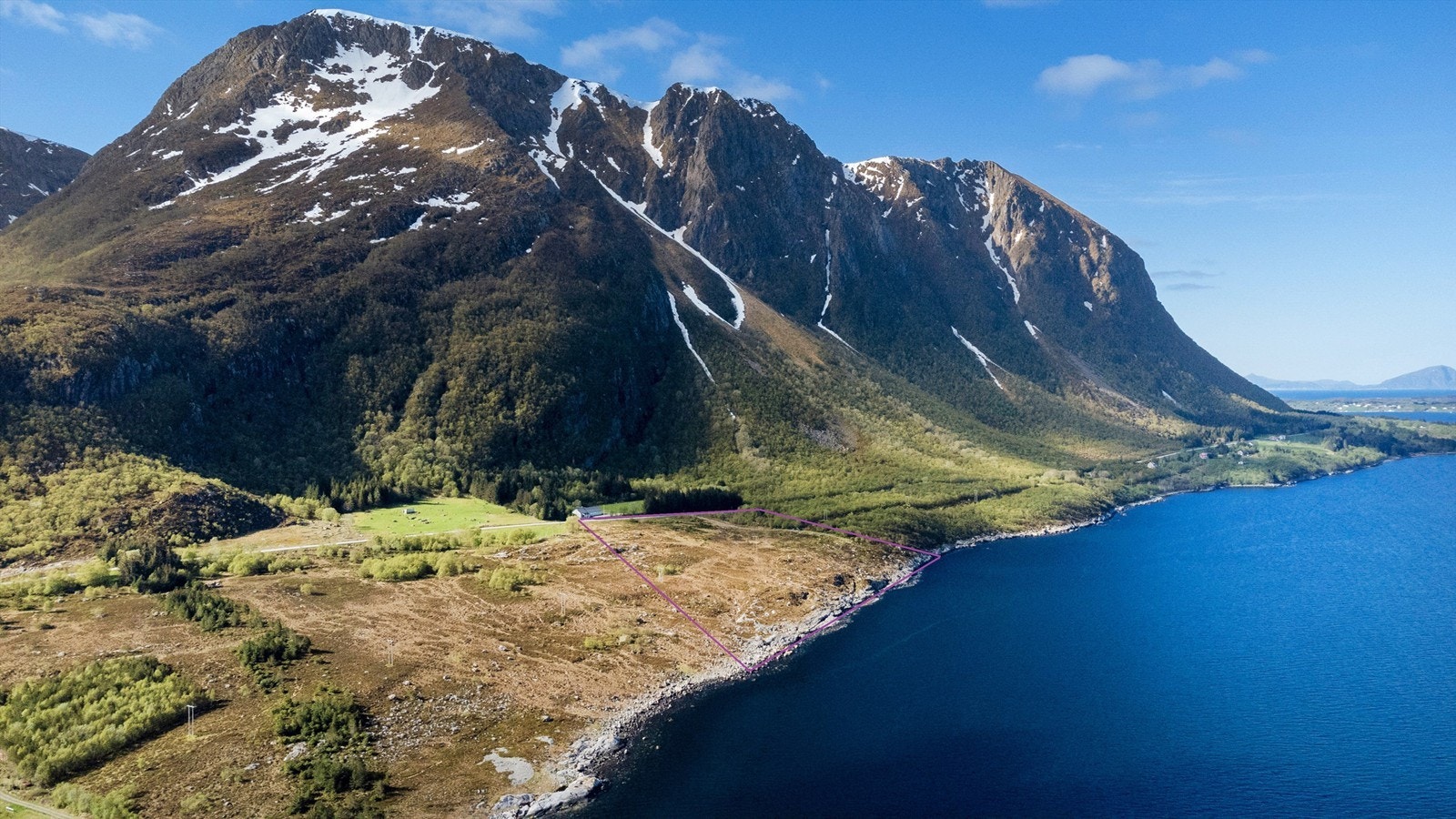 Et omriss av tomten. Kun ment for å illustrere tomtens beliggenhet. Se kart for nøyaktige grenser. Galleribilde