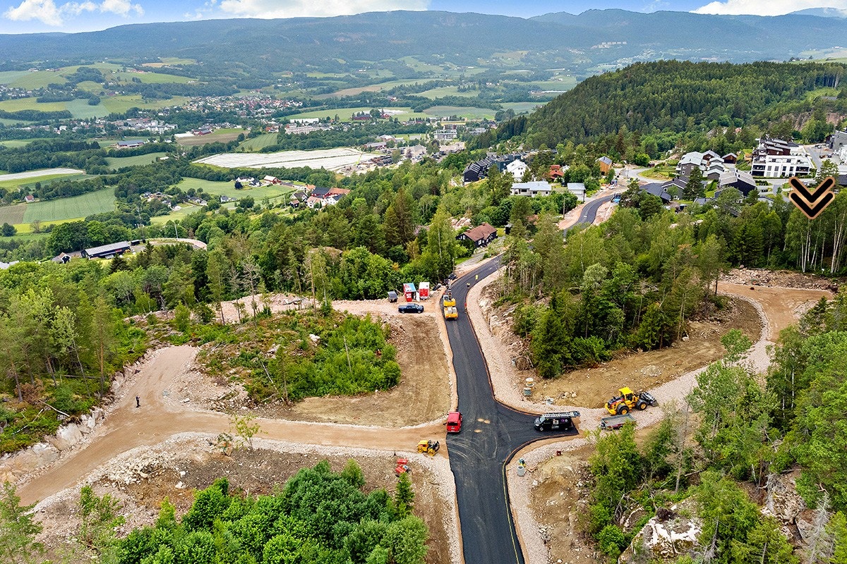 Det er skolebussordning for elever i grunnskolen og kort vei til flere barnehager. Galleribilde