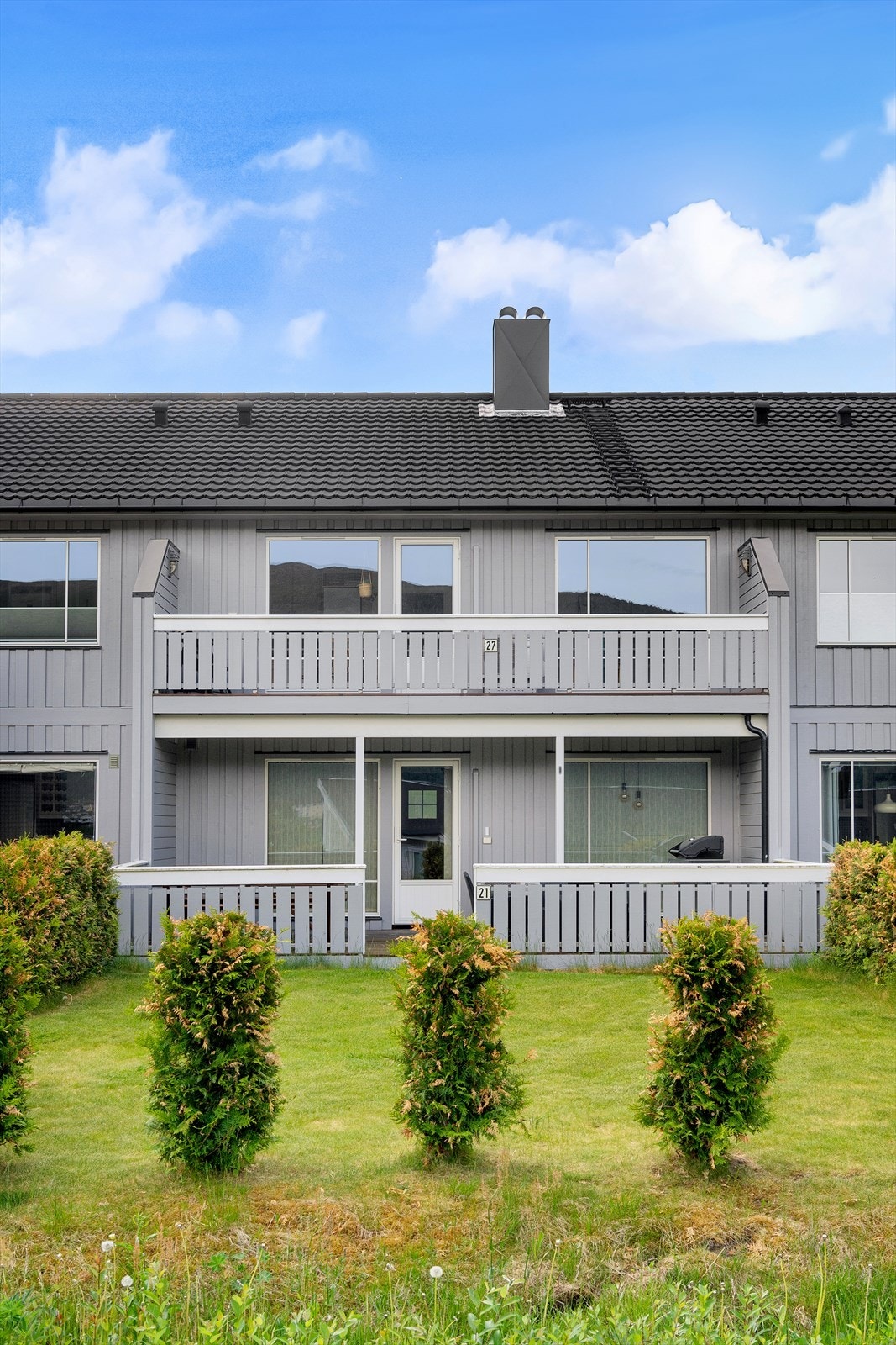 Leiligheten ligger i 2. etasje i midten av bygget. Galleribilde