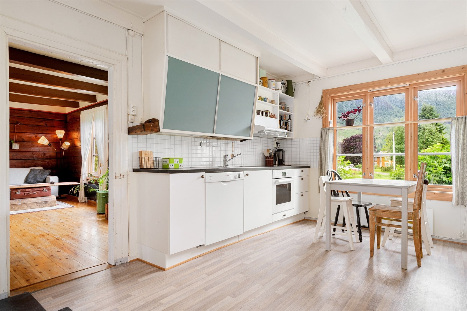 Spiseplass ved vinduet Galleribilde