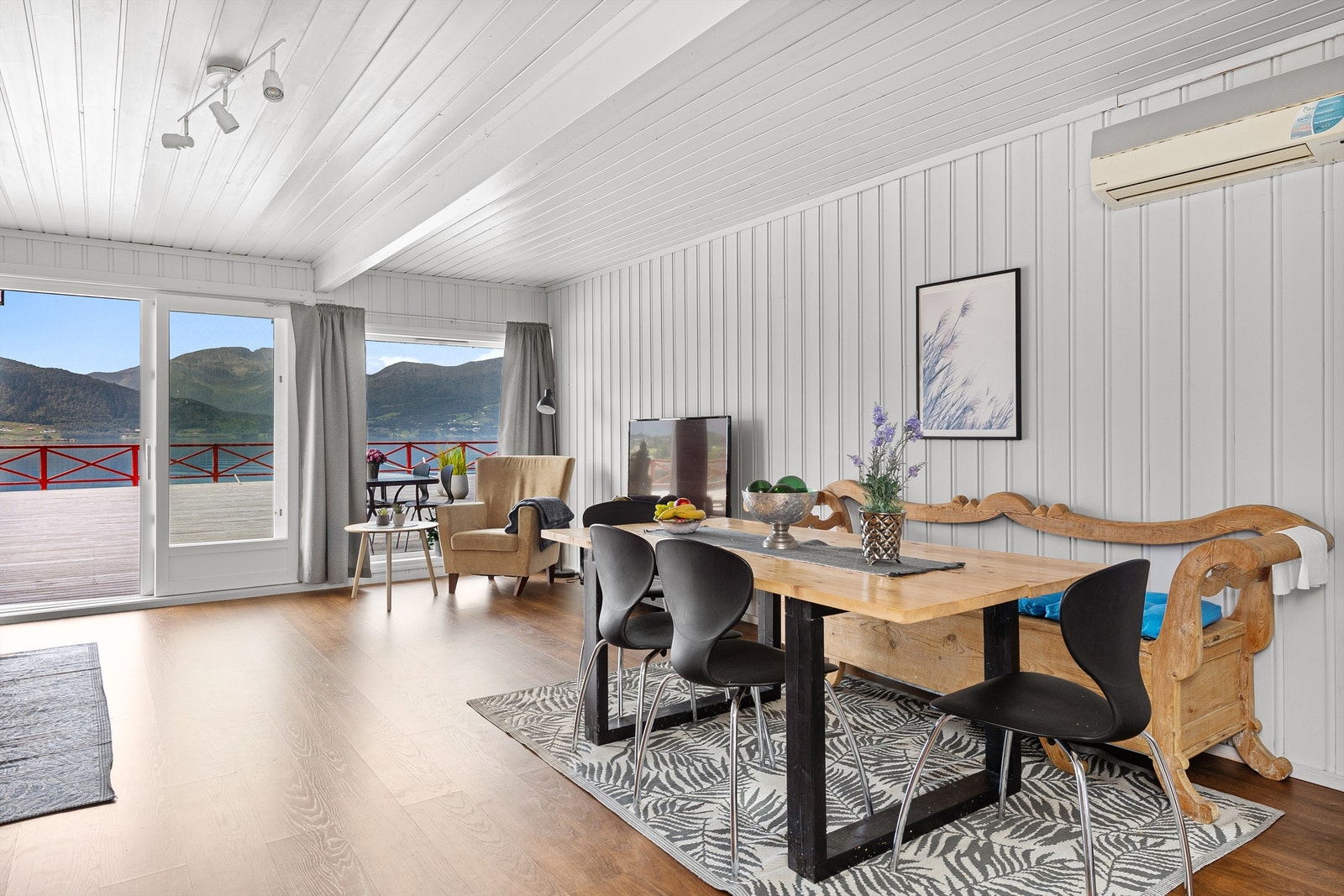 Stua er holdt lyse farger Galleribilde