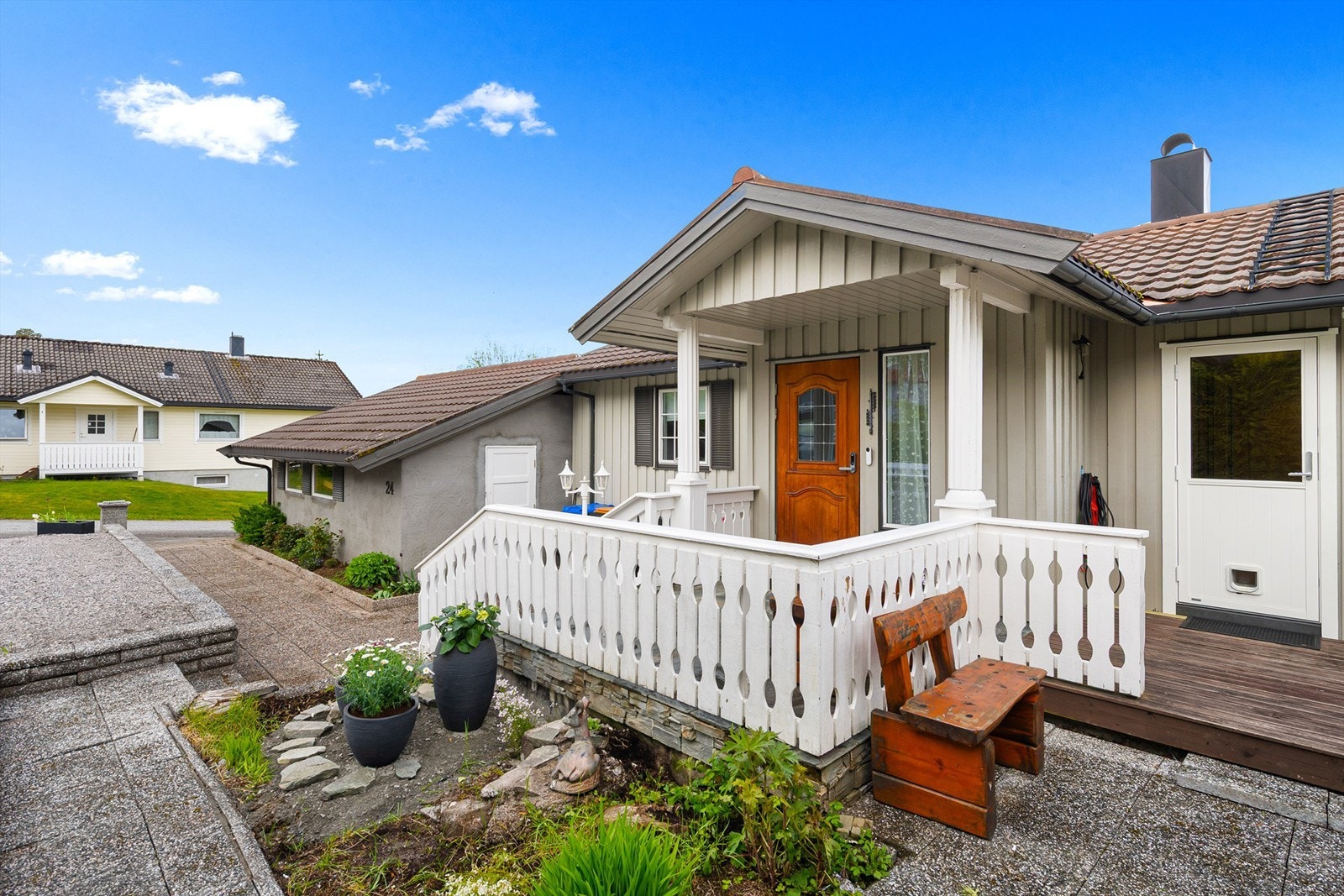 Det er egen inngang til kjøkkenet Galleribilde