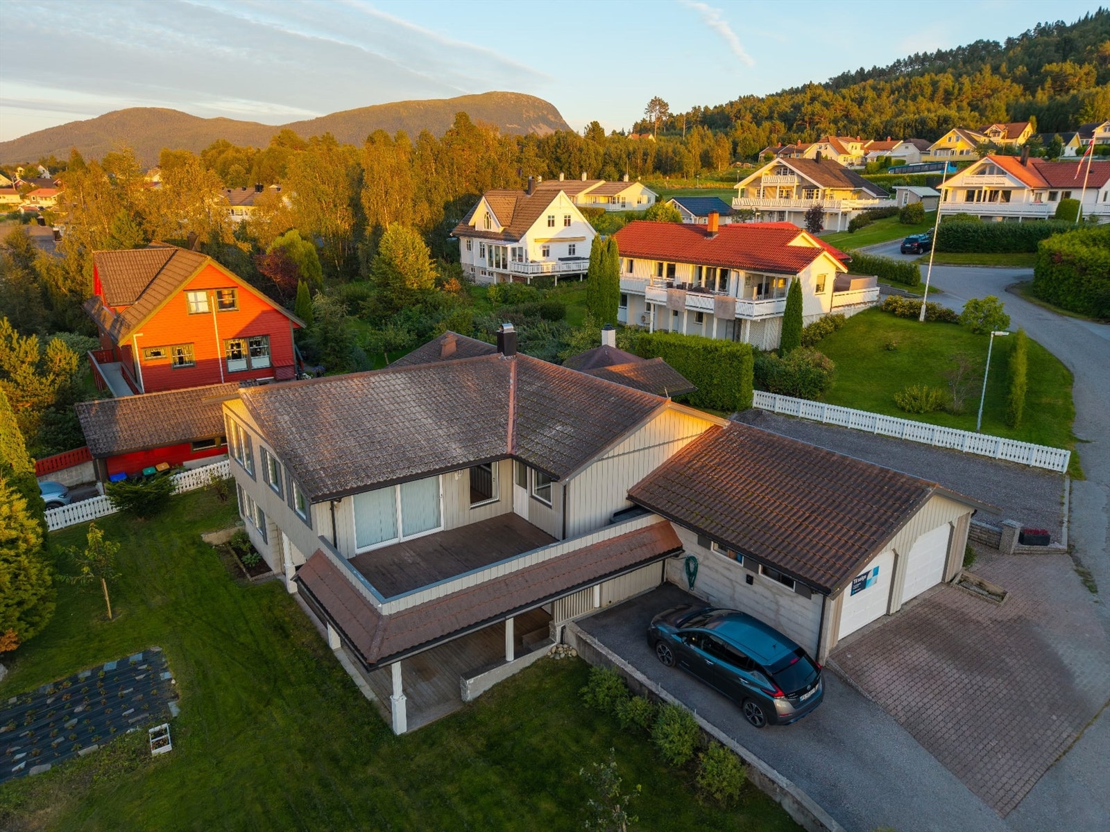 Vestvendt veranda med utgang fra stue Galleribilde