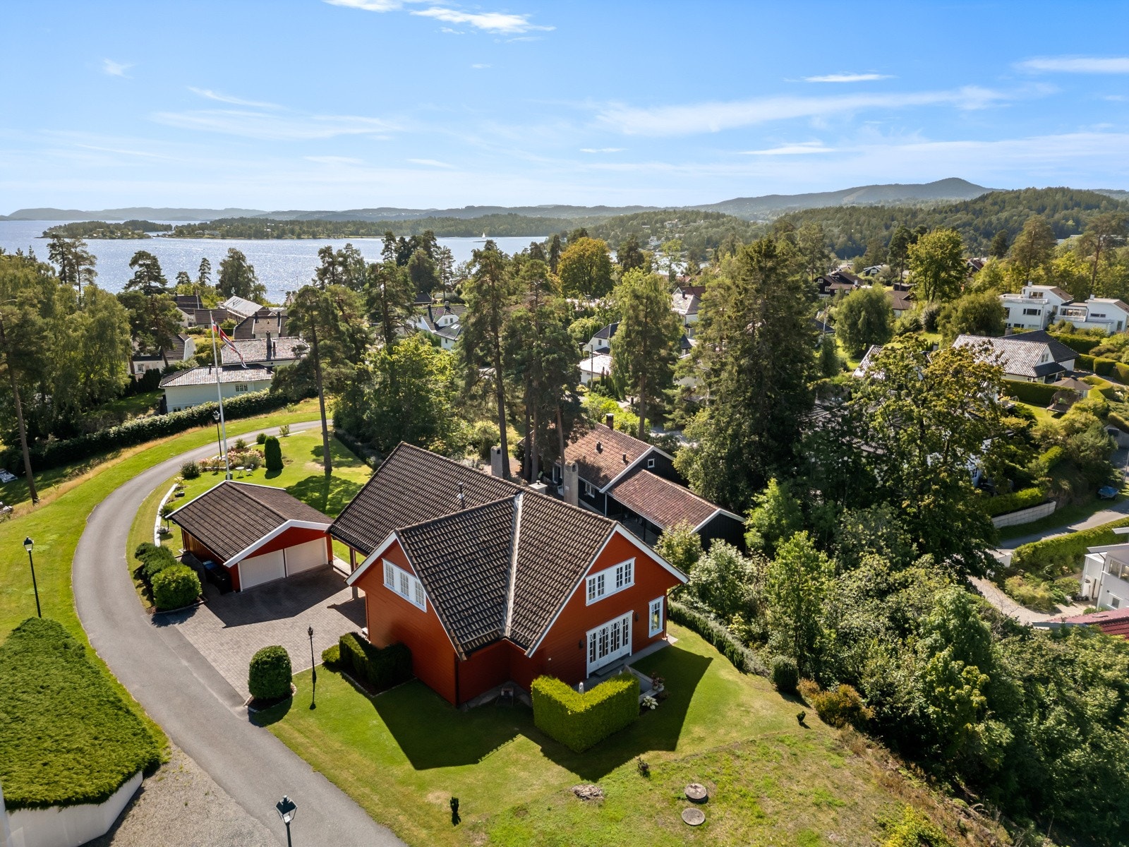 Eiendommen har en meget god beliggenhet på Landøya, i et av Askers mest populære boligområder Galleribilde