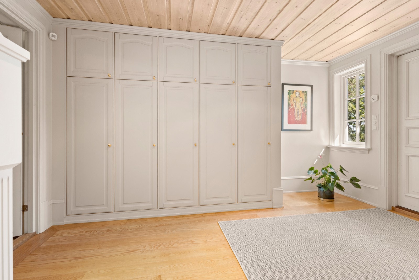 Entré/hall med stor integrert garderobe Galleribilde