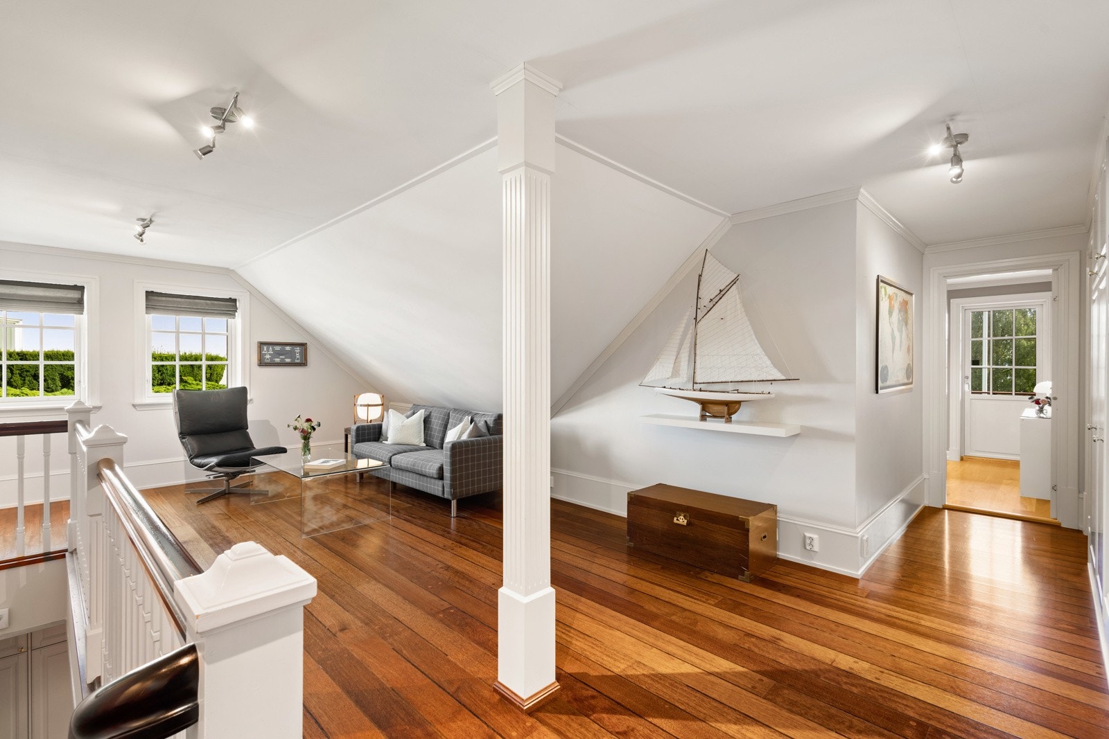 Koselig loftstue Galleribilde