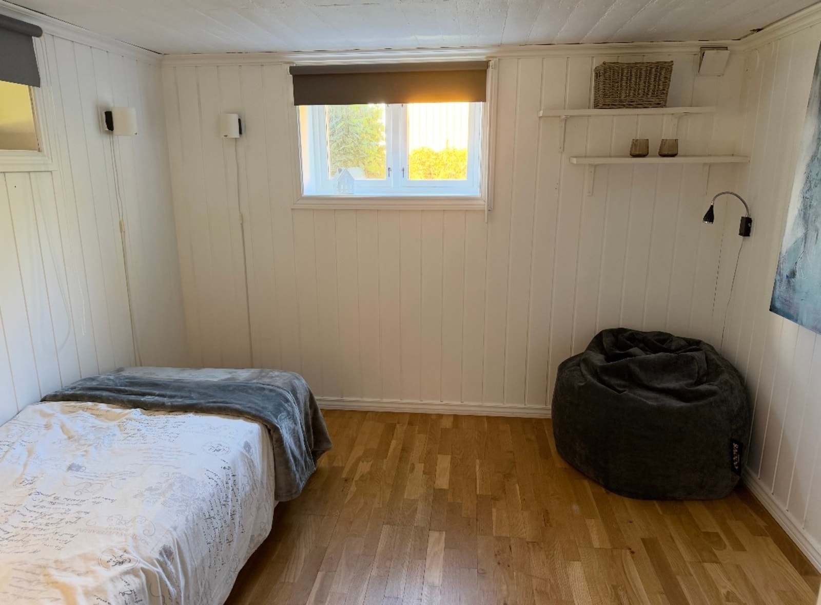 Selger har innredet det ene rommet i kjelleren som et soverom, det er ikke godkjent for varig opphold. Privat bilde Galleribilde