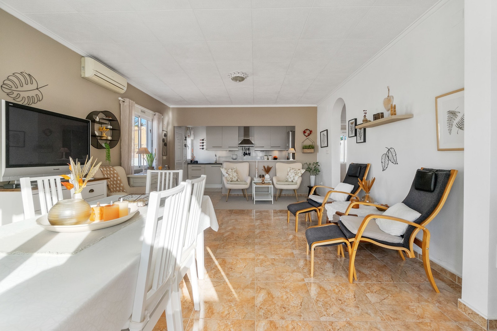 Stue/Kjøkken i hovedhuset Galleribilde