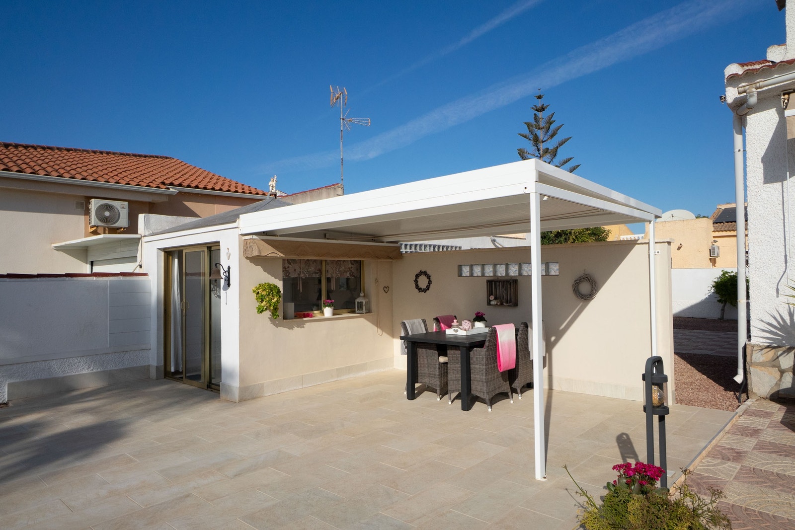 Pergola ved bassenghuset Galleribilde