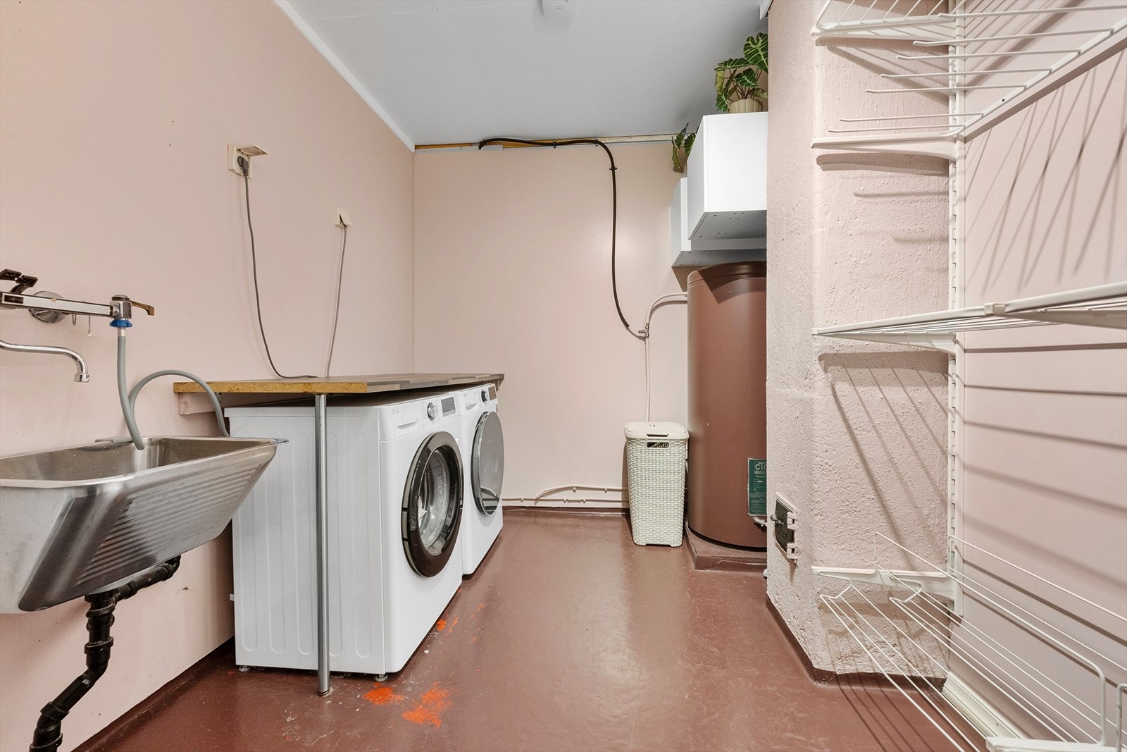 Vaskerommet i underetasjen. Galleribilde