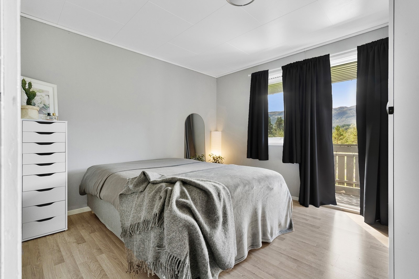 Hovedsoverommet har utgang til veranda. Galleribilde