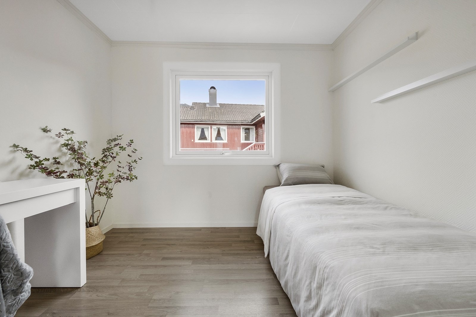 Ett av fire soverom i hovedetasjen. Galleribilde